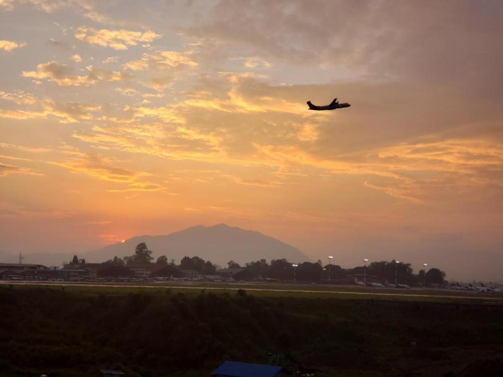 Kathmandu Airport View Hotel And Lodge Exteriér fotografie